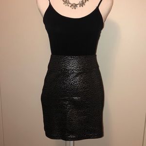 HP 🎉 Silver and Black Leopard Mini Skirt